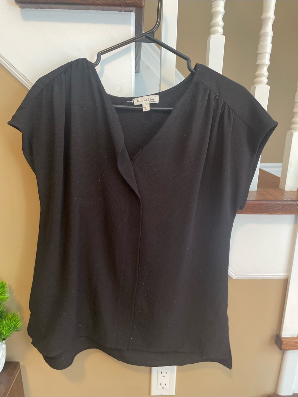 Lush & Joy Black V-Neck Cap Sleeve Top